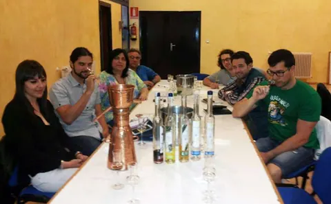 Charla sobre los Aguardientes y Licores Tradicionales de Galicia a 18 alumnos del programa Ocio Oleiros