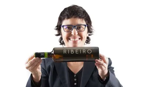 La gerente de la D.O. Ribeiro, Cristina Alcalá, protagonizará una Jam Session Enosensorial junto al músico…