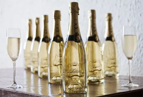 THEPAEX ORO, UN CAVA SOFISTICADO CON PARTÍCULAS DE ORO, IDEAL PARA ESTA NAVIDAD
