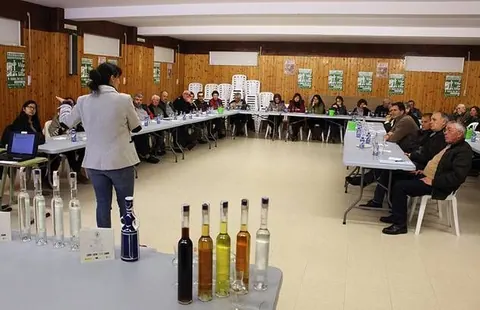 Cerca de cuarenta personas acudieron a la cata ofrecida por el Consejo Regulador de los Aguardientes y…