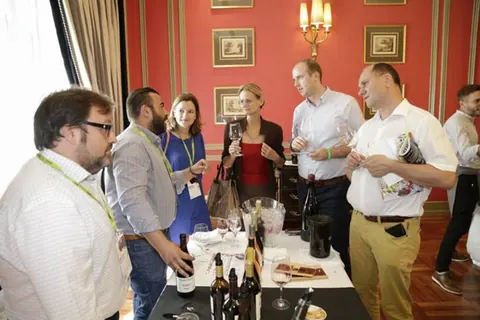 La 5ª edición de la Experiencia Verema Madrid reunió a más de 60 bodegas y distribuidores del territorio…