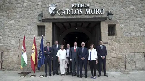 El presidente del Gobierno de La Rioja visita Bodega Carlos Moro