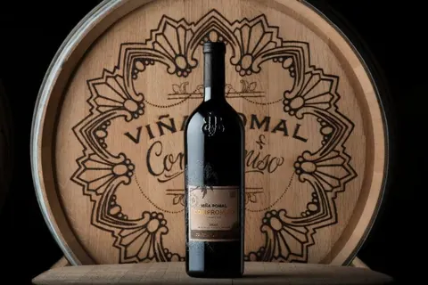 Viña Pomal compromiso, el primer vino del mundo envejecido en barricas tatuadas