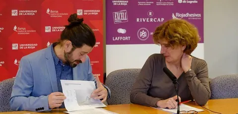 Íñigo Crespo, presidente de Cultura Permanente y Secretario General de Premios Ecovino, y Belén Ayestarán, vicerrectora de Investigación de la Universidad de La Rioja