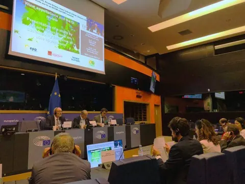 Las denominaciones de origen de vino presentan en el parlamento europeo su visión para la reforma del…