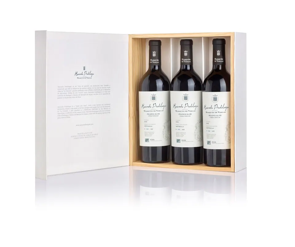 Estuche de madera con tres botellas de Hacienda Pradolagar de Marqués de Vargas